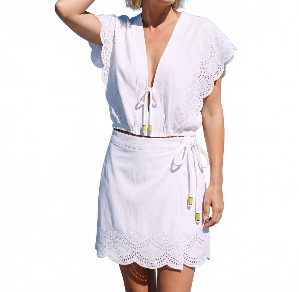 NEW BAYE LONDON flutter sleeve top in white